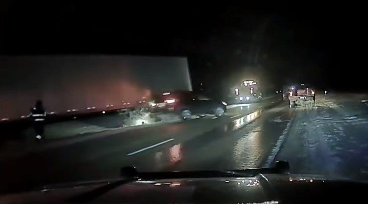 Hombre se salva de ser atropellado en carretera de Nebraska