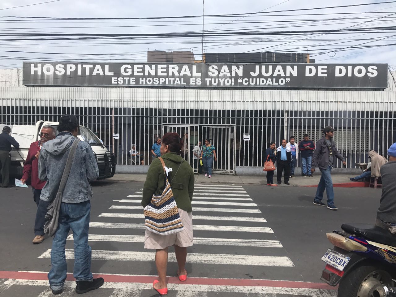 Hospital General San Juan de Dios restablece sus visitas. Hospitales.