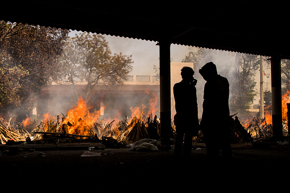 Cremaciones masivas en la India por el Covid-19